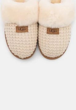 Ugg Cozy - Pantoffels - Cream -SchoenenPlezier 0ba294fceeec41fb9fb38426add47e61 scaled