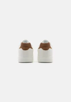 Pier One Sneakers Laag - White -SchoenenPlezier 0d68a4c32b96494b83f0888dc073cae5 scaled