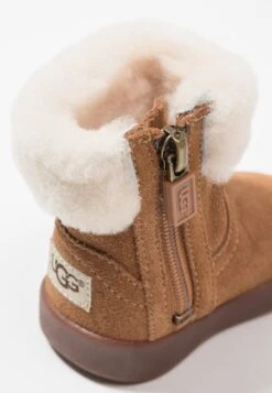 Ugg Jorie - Korte Laarzen - Chestnut -SchoenenPlezier 0dad96f59f2847c4ba04880dec246b1b