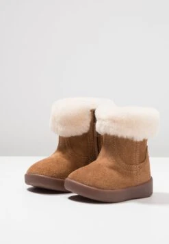 Ugg Jorie - Korte Laarzen - Chestnut -SchoenenPlezier 10988d32dd7c46a68f3f26ea95c4b28b