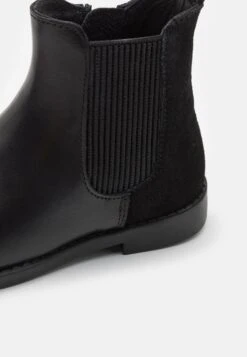 Friboo Leather - Korte Laarzen - Black -SchoenenPlezier 13515217c26443ab8cbbd9824fdfd10b scaled