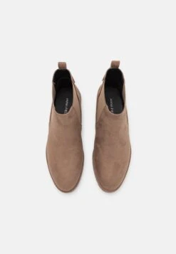 Korte Laarzen - Taupe -SchoenenPlezier 13ad3c3ed69c4d7fae312ab50fe77470 scaled