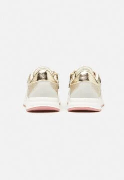 Friboo Sneakers Laag - Gold -SchoenenPlezier 161f9ca9bb3c497d98ffb037d3faae9b scaled