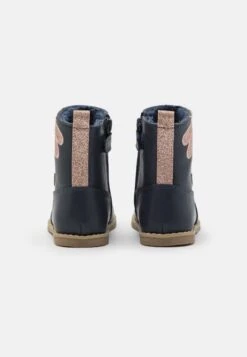 Friboo Korte Laarzen - Dark Blue -SchoenenPlezier 16a6d9c7cd454f59b3a8882c09b53a51 scaled