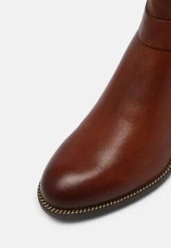 Tamaris Korte Laarzen - Maroon -SchoenenPlezier 1af3e01522aa47678a725f6d1b110554 scaled