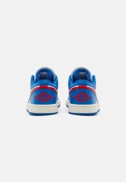 Air Jordan 1- Sneakers Laag - Sport Blue/Gym Red/White/Sail -SchoenenPlezier 1f59894c71474b9fa44ccabfb4b58134 scaled