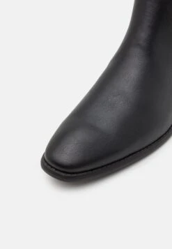 Pier One Korte Laarzen - Black -SchoenenPlezier 22e89b8373064f07ade24dbd49999c7c scaled