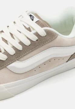 Vans Knu Skool Unisex - Skateschoenen - Beige/Light Brown/White 11 Vans Knu Skool Unisex - Skateschoenen - Beige/Light Brown/White -SchoenenPlezier 238d05ef32444177a29e31853b0263e3 scaled