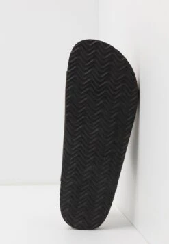 Pier One Unisex - Pantoffels - Brown -SchoenenPlezier 23e143c048ee4fd8b5e22a3556ccfbfb scaled