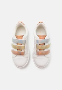 Friboo Sneakers Laag - White -SchoenenPlezier 2da0caeb507d4414b4523dc4659b9a0f scaled