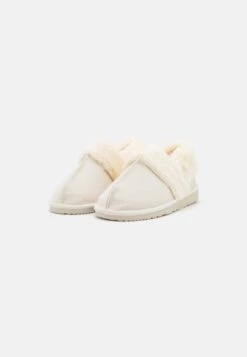 Pier One Pantoffels - White -SchoenenPlezier 3d24649a22144e62b50d5c178dda582a scaled