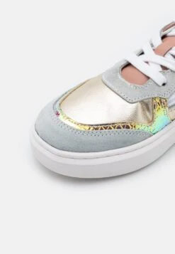 Friboo Leather - Sneakers Laag - Gold -SchoenenPlezier 40eb69f5e69f42719e5b5b0bb009ed4e scaled