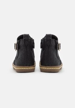 Friboo Korte Laarzen - Black -SchoenenPlezier 419c17eb8e63456095037d0b3c1fa236 scaled