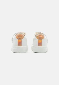 Friboo Sneakers Laag - White -SchoenenPlezier 466da5095c754cd1bbc0fd2758a4d3ce scaled