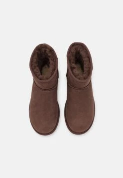 Ugg Classic Mini - Korte Laarzen - Burnt Cedar -SchoenenPlezier 46cae7722d4a42619ab234f047d8015e scaled
