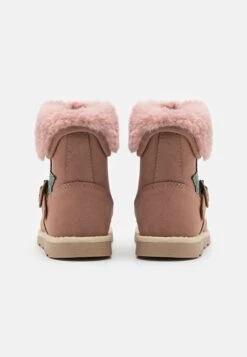 Friboo Korte Laarzen - Mauve 8 Friboo Korte Laarzen - Mauve -SchoenenPlezier 4e6beb54608240439fd6ef5e4260b284 scaled