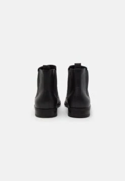 Pier One Korte Laarzen - Black -SchoenenPlezier 56b77611803544ab85b0cf890024a169 scaled