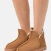 Pier One Leather- Pantoffels - Cognac