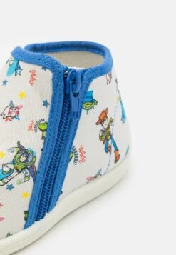 Friboo Disney And Pixar Toy Story - Pantoffels - Light Grey 11 Friboo Disney And Pixar Toy Story - Pantoffels - Light Grey -SchoenenPlezier 750e6570ce04493588bd12a5c1dac259 scaled