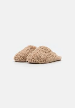 Ugg Maxi Curly Slide - Pantoffels - Sand -SchoenenPlezier 78ba8cb5354e4d749fce1bcfc355f5ff scaled