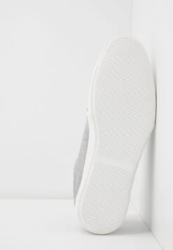 Pier One Unisex - Sneakers Laag - Light Grey -SchoenenPlezier 7b1054096c0b4b588134c4dab326eb91 scaled