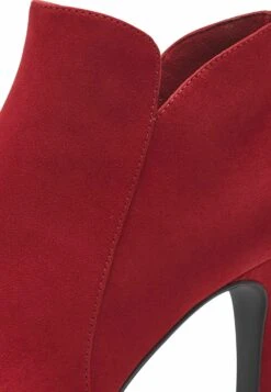 Tamaris Enkellaarsjes Met Plateauzool - Cherry -SchoenenPlezier 8548980c629243509e8390bf5babd6e3