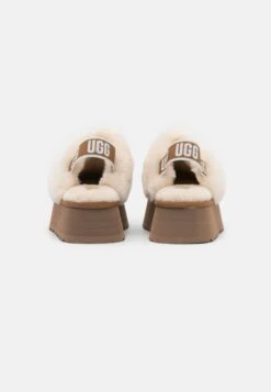 Ugg Funkette - Pantoffels - Chestnut 7 Ugg Funkette - Pantoffels - Chestnut -SchoenenPlezier 8558314d6725466c93610e1fcaf3c85e scaled