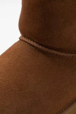 Ugg Classic Mini - Korte Laarzen - Chestnut -SchoenenPlezier 86291d3fdc594a80a0404df167ddf537 scaled