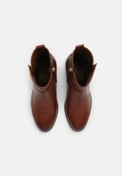 Tamaris Korte Laarzen - Maroon -SchoenenPlezier 87996a5306034604bc70aa468bfd89e2 scaled