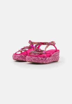 Alma En Pena Sandalen Met Sleehak - Fuxia 8 Alma En Pena Sandalen Met Sleehak - Fuxia -SchoenenPlezier 8df6a45e4458471c86154aa5260400b8 scaled