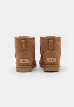 Ugg Classic Mini Regenerate - Korte Laarzen - Chestnut -SchoenenPlezier 8ebd3d97448e44159db529e77f739420 scaled