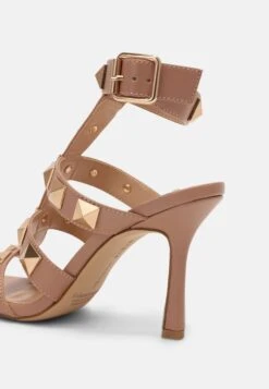 Steve Madden Capri - Sandalen - Nude -SchoenenPlezier 8ed824e3e2774b188b3e951fd96e7bc2 scaled