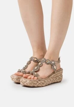 SchoenenPlezier 35 Alma En Pena Sandalen Met Sleehak - Beige