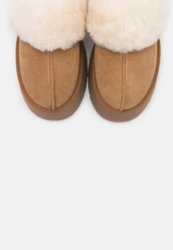 Ugg Funkette - Pantoffels - Chestnut 9 Ugg Funkette - Pantoffels - Chestnut -SchoenenPlezier 9306b3661e5d4014a937d49ca8b0ac7e scaled