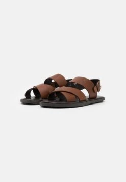 Pier One Unisex - Sandalen - Cognac -SchoenenPlezier 93d59b6c78964396a0134fb24776a5f7 scaled