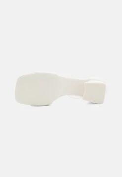 Call It Spring Vickie - Sandalen - White 10 Call It Spring Vickie - Sandalen - White -SchoenenPlezier 99b2037c520e4ef9958077820096fbd7 scaled