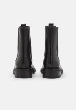 Clarks Tilham Chelsea - Korte Laarzen - Black 9 Clarks Tilham Chelsea - Korte Laarzen - Black -SchoenenPlezier 9da2bef0b57c4b82873c70bc0977f37d scaled