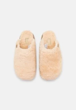 Ugg Fuzz Sugar - Pantoffels - Natural 11 Ugg Fuzz Sugar - Pantoffels - Natural -SchoenenPlezier a29373560775495e976a15849d4c4e77 scaled