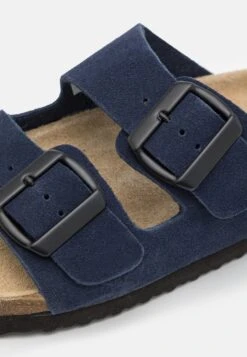 Pier One Leather Unisex - Pantoffels - Dark Blue -SchoenenPlezier a5a88158e25a4eb4b3e59dc262861c25 scaled