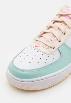 Nike Sportswear Air Force 1 Unisex - Sneakers Laag - Jade Ice/Guava Ice/White/Pink Spell -SchoenenPlezier a781ed2465bc4742abc702ff996a35c4 scaled
