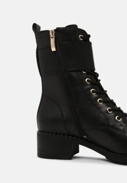 Tamaris Veterboots - Black/Gold 13 Tamaris Veterboots - Black/Gold -SchoenenPlezier a7cb1f5039c746eb98ef35deb46d80d0 scaled