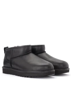 Ugg Korte Laarzen - Nero -SchoenenPlezier b16dc4de34f24fd7a785e8327f6ee8b0