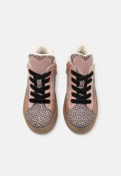 Friboo Sneakers Hoog - Pink -SchoenenPlezier b21b943e68f14af0b2b81add7be071e5 scaled