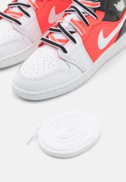 Air Jordan 1 Mid Unisex - Basketbalschoenen - Black/White/Infrared 11 Air Jordan 1 Mid Unisex - Basketbalschoenen - Black/White/Infrared -SchoenenPlezier b4c67b3f313246059ea3fb850cef2934 scaled