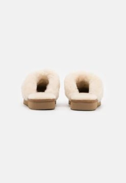 Ugg Cozy - Pantoffels - Cream -SchoenenPlezier b5571a74f6324f21a1659713442b57c9 scaled