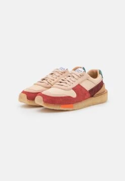 Clarks Originals Torrun - Sneakers Laag - Dark Pink Combi -SchoenenPlezier b83d054a531f415a8836e1e6a5c02d95 scaled