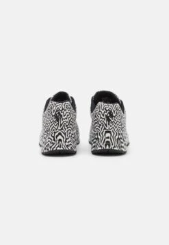 Uno - Sneakers Laag - Black/White -SchoenenPlezier b8eabf93101d485d8f12f21c5b20046e scaled