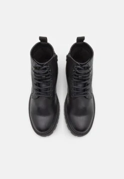 Pier One Unisex - Veterboots - Black 9 Pier One Unisex - Veterboots - Black -SchoenenPlezier be294022a8fa4b439a852bd7c70d8bb6 scaled