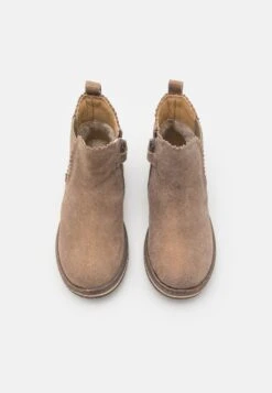 Friboo Korte Laarzen - Taupe 9 Friboo Korte Laarzen - Taupe -SchoenenPlezier bf08aca1a238451e9343e16a9ec187c4 scaled