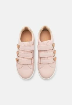 Friboo Sneakers Laag - Light Pink -SchoenenPlezier c7c34496ca0f4fc8a35eeb990676daca scaled